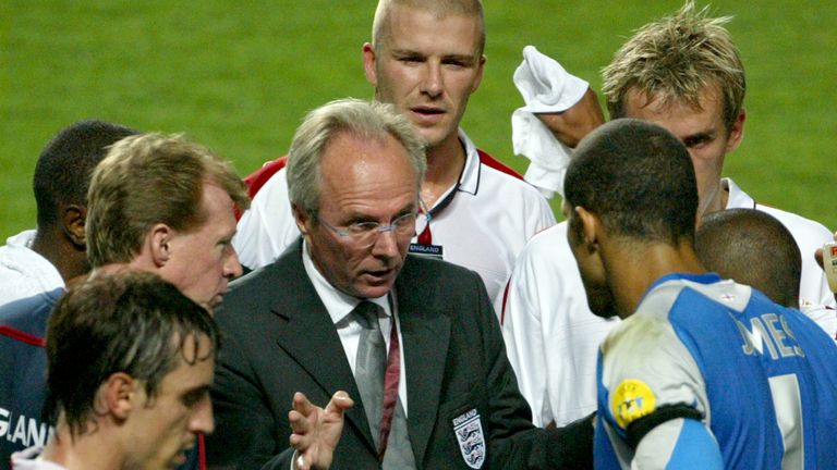 England coach Sven-Goran Eriksson (C) speaks to team players as captain David Beckham listens on during their Euro 2004 quarter-final soccer match against Portugal 