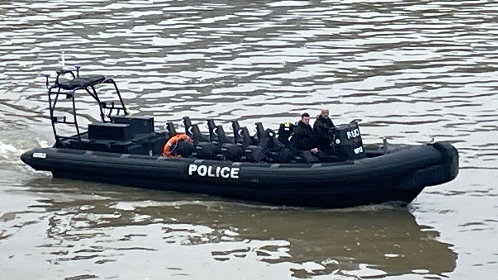Абдул Езеди: Полицията претърсва река Темза за тялото на заподозрения за химическа атака в Clapham
