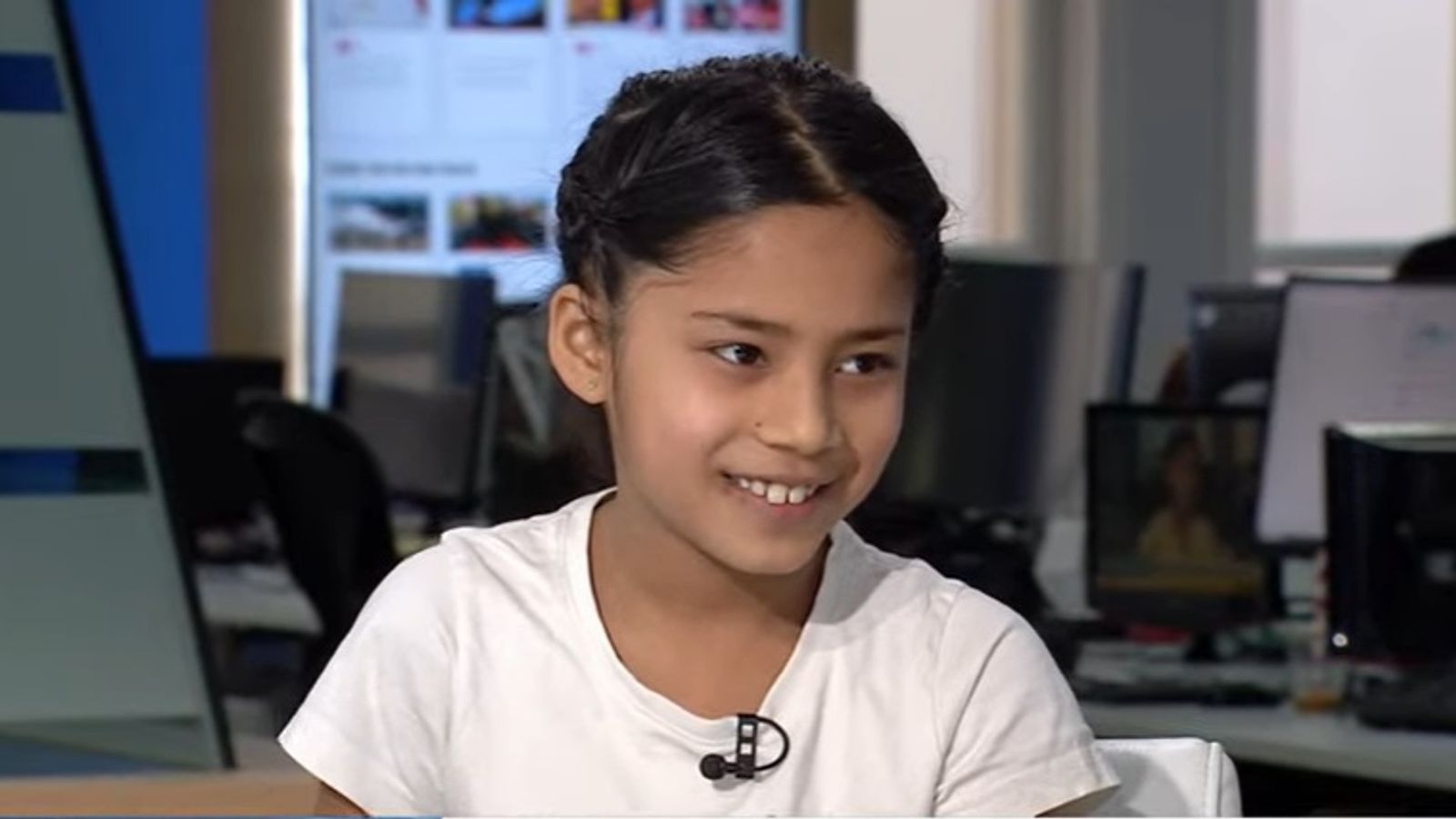 Момиче, 8, мечтае да бъде гимнастичка, след като получи бионична ръка на тема супергерои
