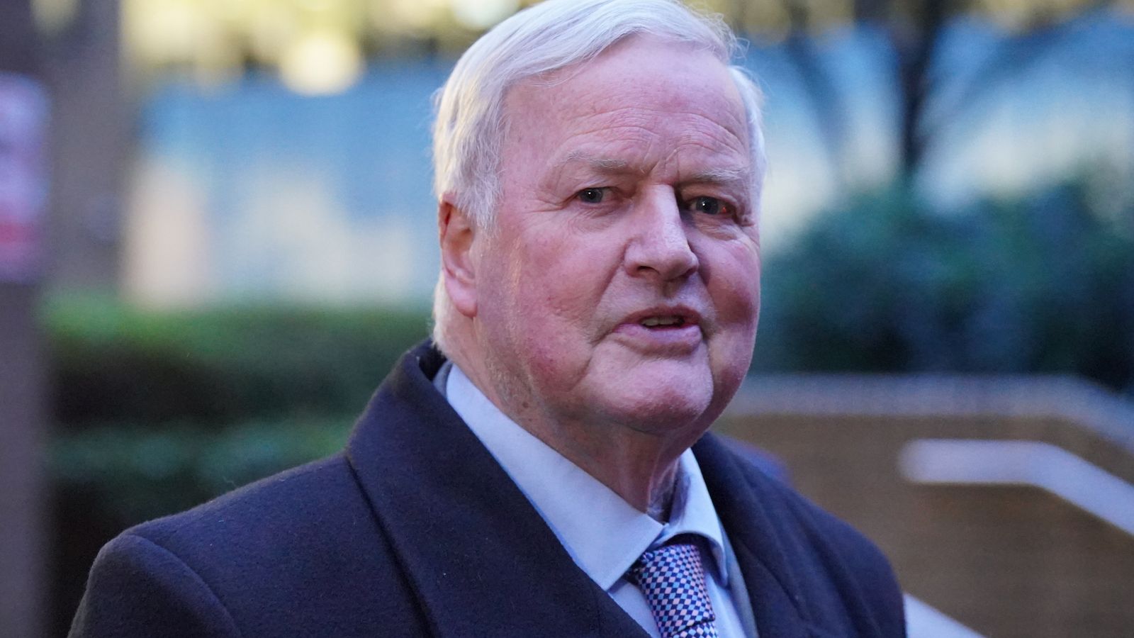 Присъдата за расистка злоупотреба срещу бившия депутат от торите Боб Стюарт е отменена