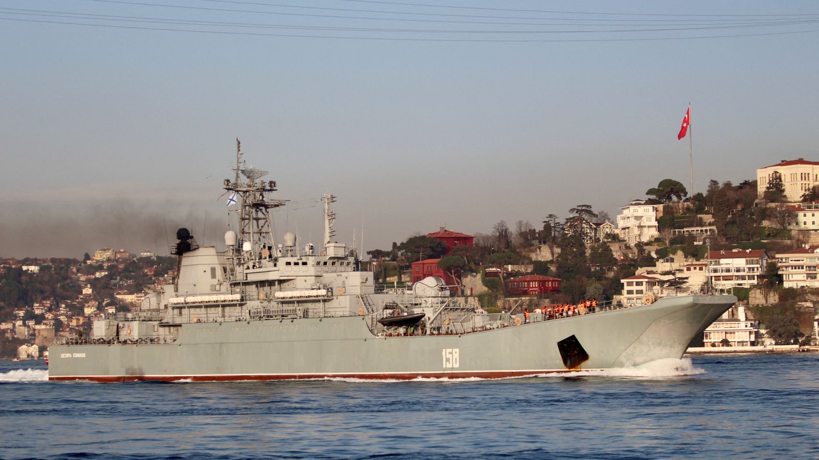 Руски военен кораб е унищожен край бреговете на Крим, твърди Украйна