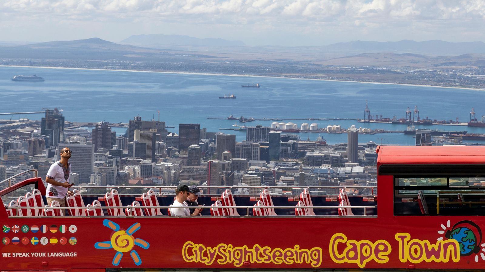Кейптаун: Отвратителна воня плъзна из южноафриканския град, обвинена за кораб за добитък