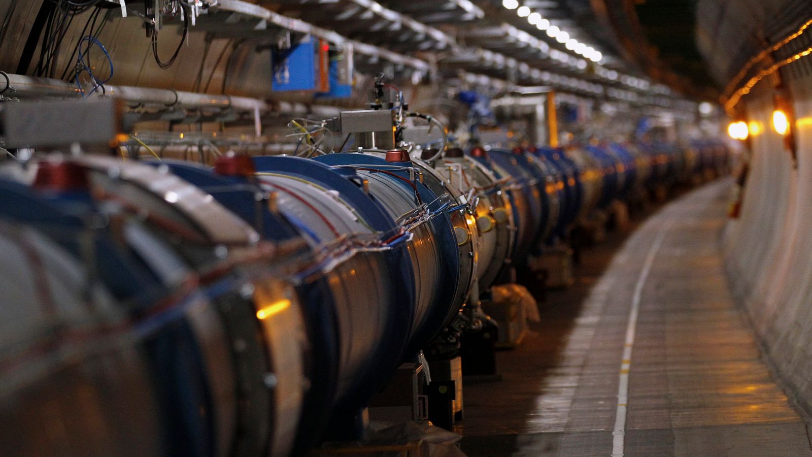 LHC който започна да работи през 2008 г постигна първите