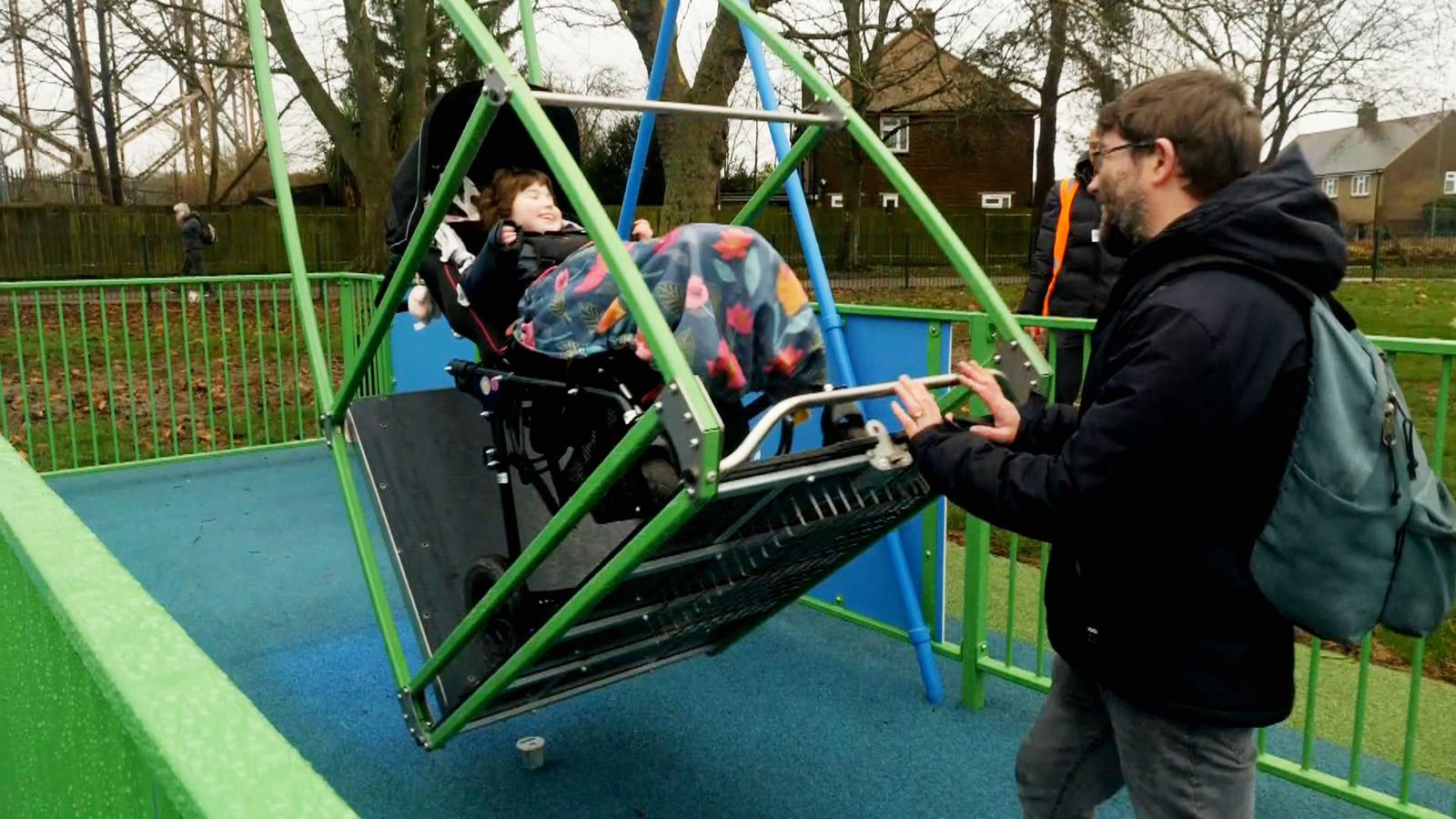 `Първата по рода си` детска площадка за деца с увреждания отваря врати в Обединеното кралство