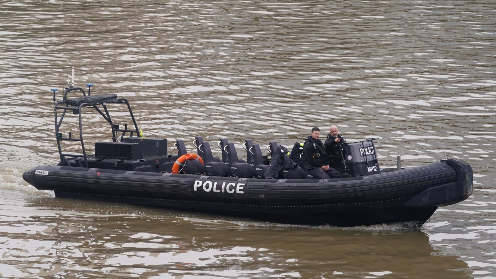 Abdul Ezedi: Police search River Thames for body of Clapham chemical attack suspect 
