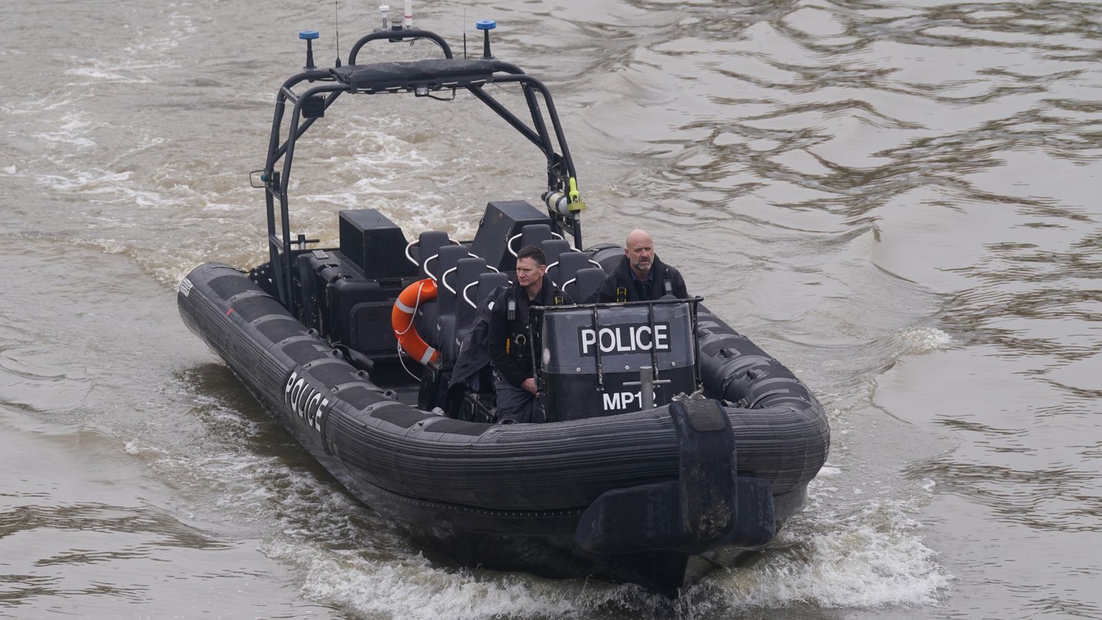 Abdul Ezedi: Police search River Thames for body of Clapham chemical attack suspect 