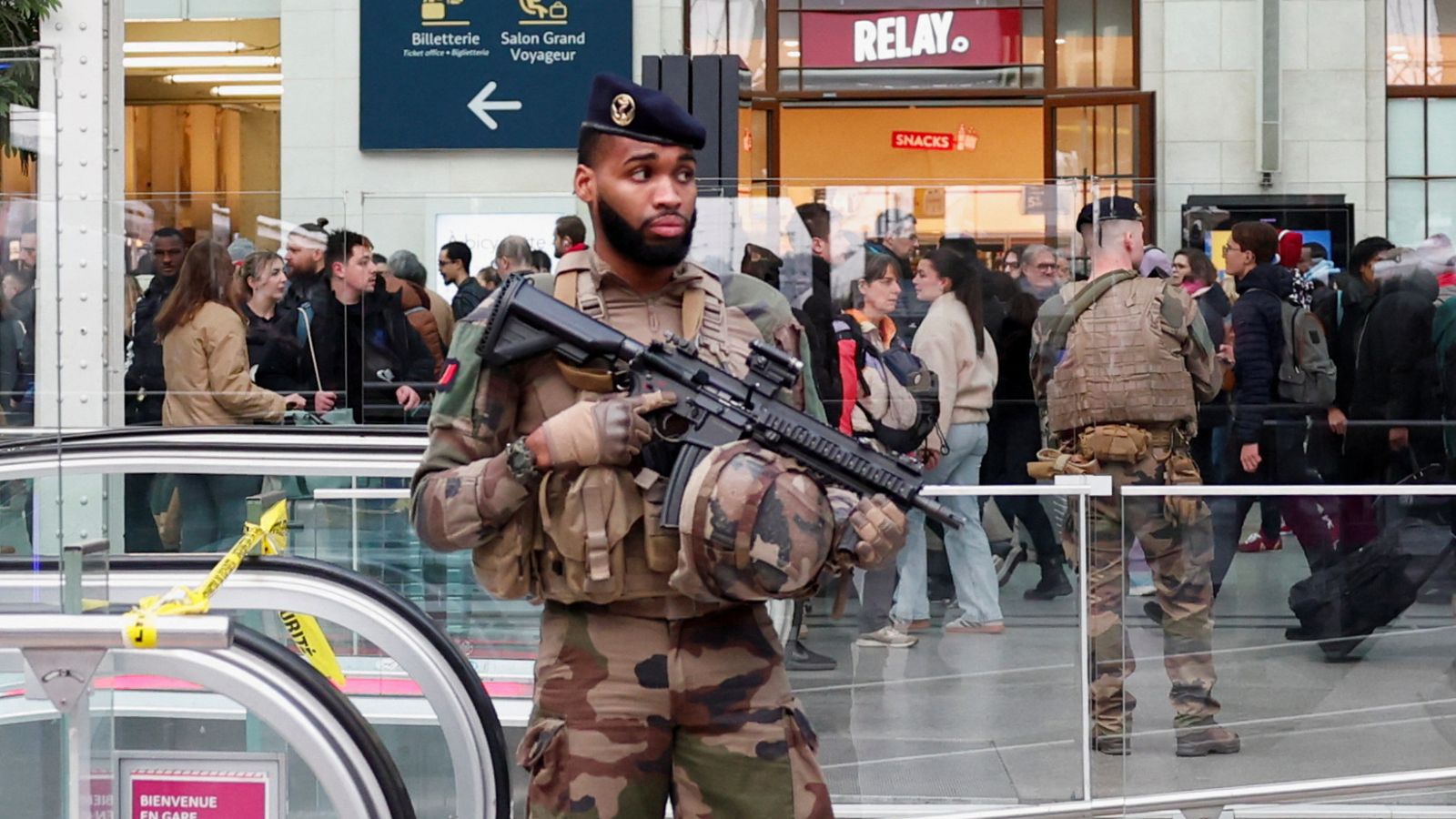 Three people injured in knife attack at Paris train station