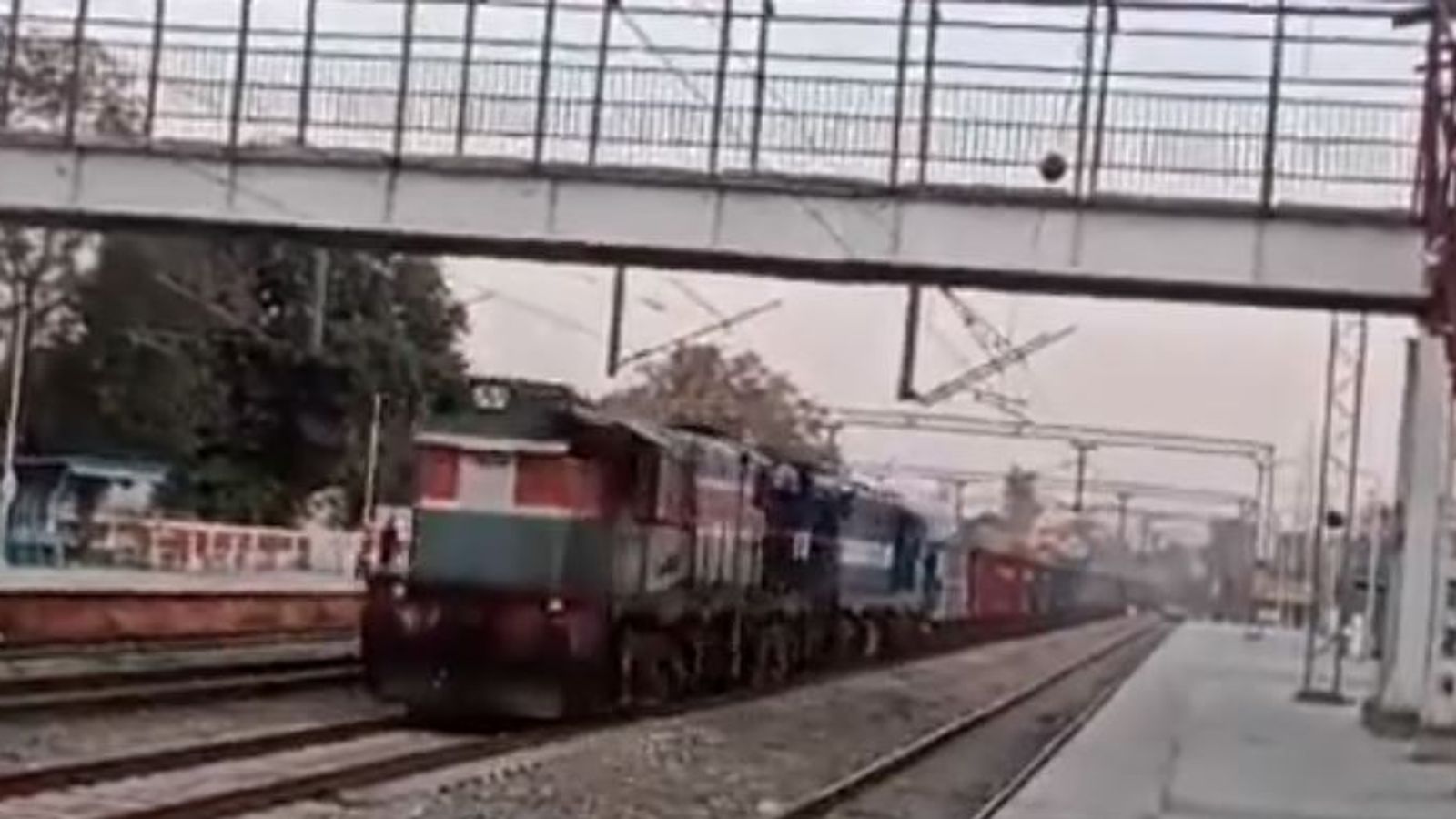 Влакът с 53 вагона е бил на път за Пенджаб