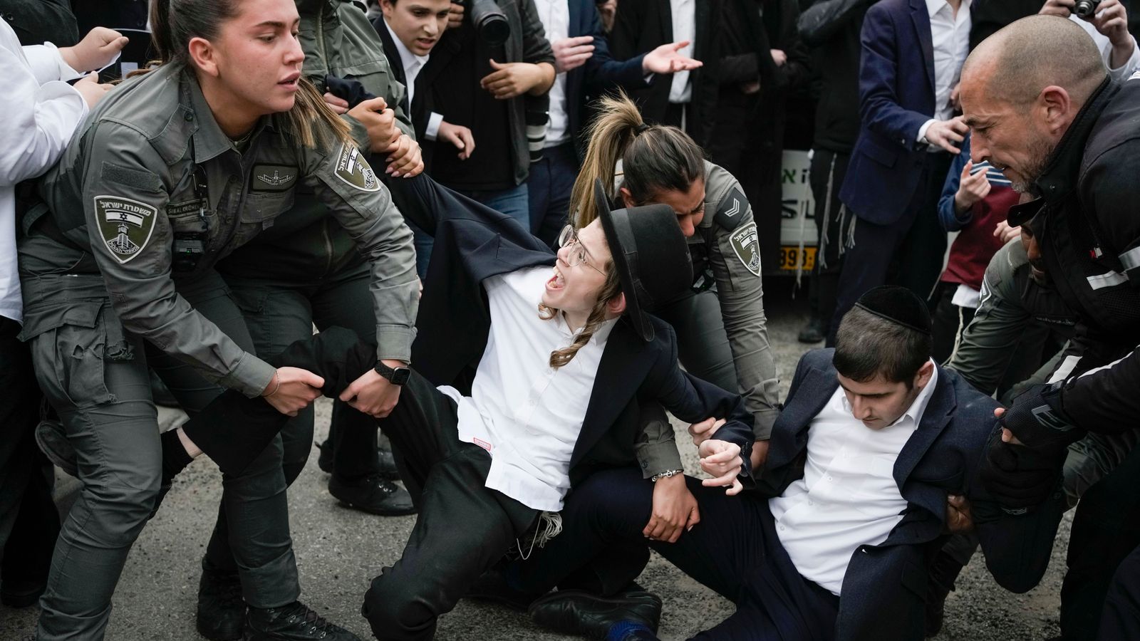 Israel: Ultra-orthodox Jews Clash With Police During Protest Over Draft ...