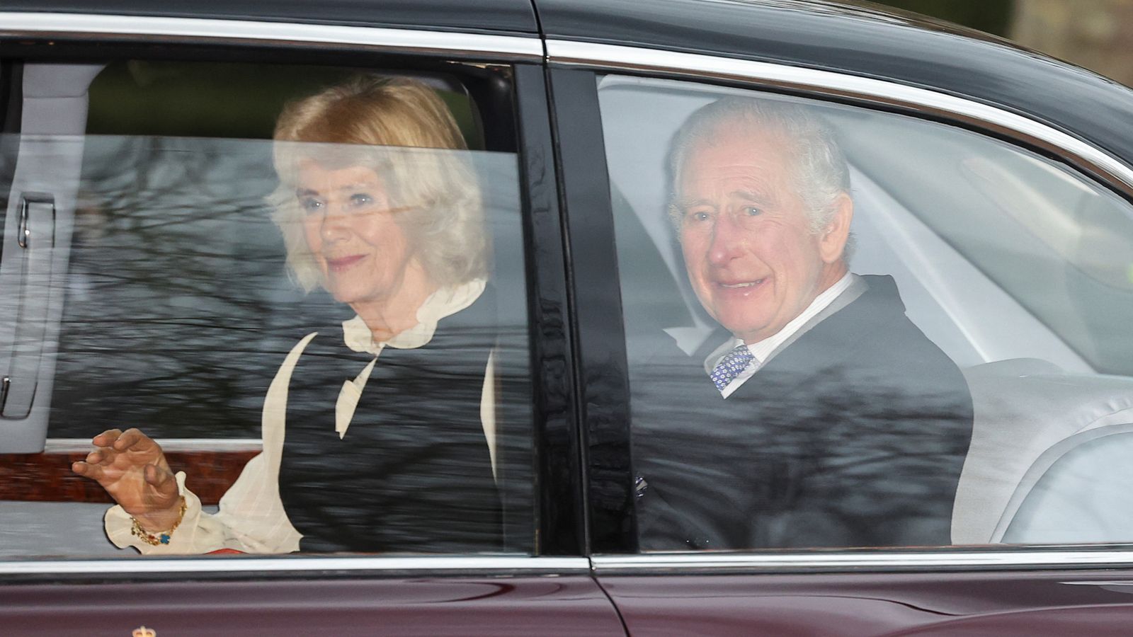 Изображение Крал Чарлз и кралица Камила напускат Кларънс Хаус Изображение