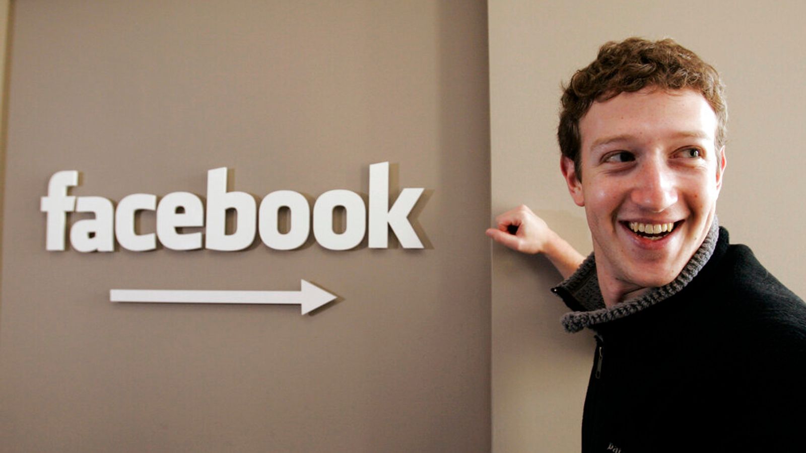 Facebook става на 20: От общежитието на Марк Зукърбърг до компания за 1 трилион долара