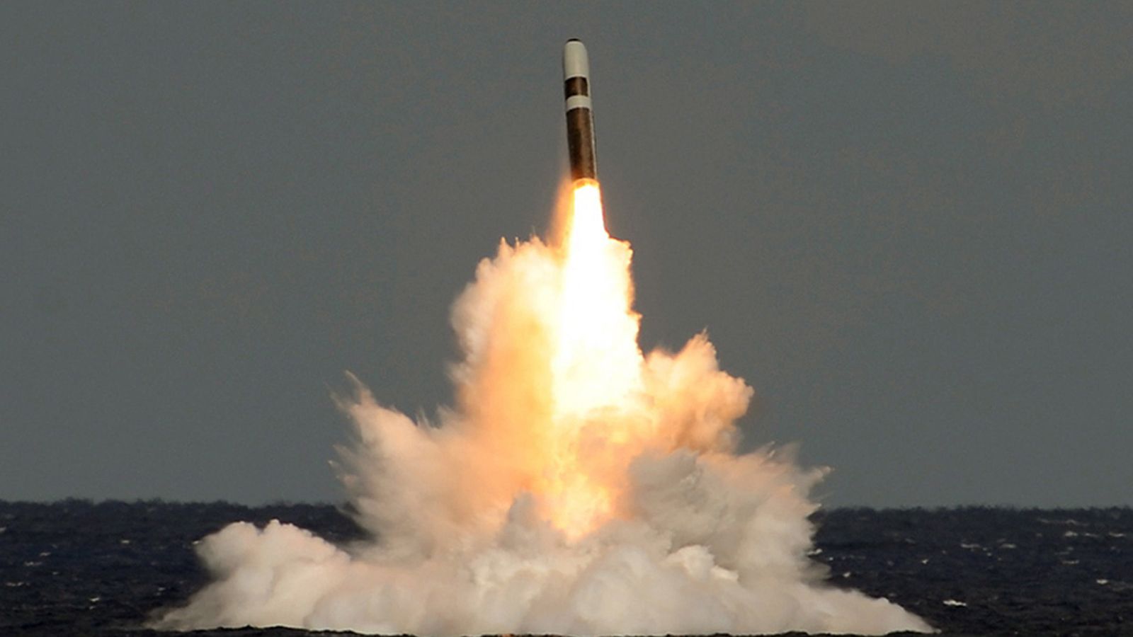 Ракета Trident не успя да изстреля и се разби в океана по време на рядко тестово изстрелване