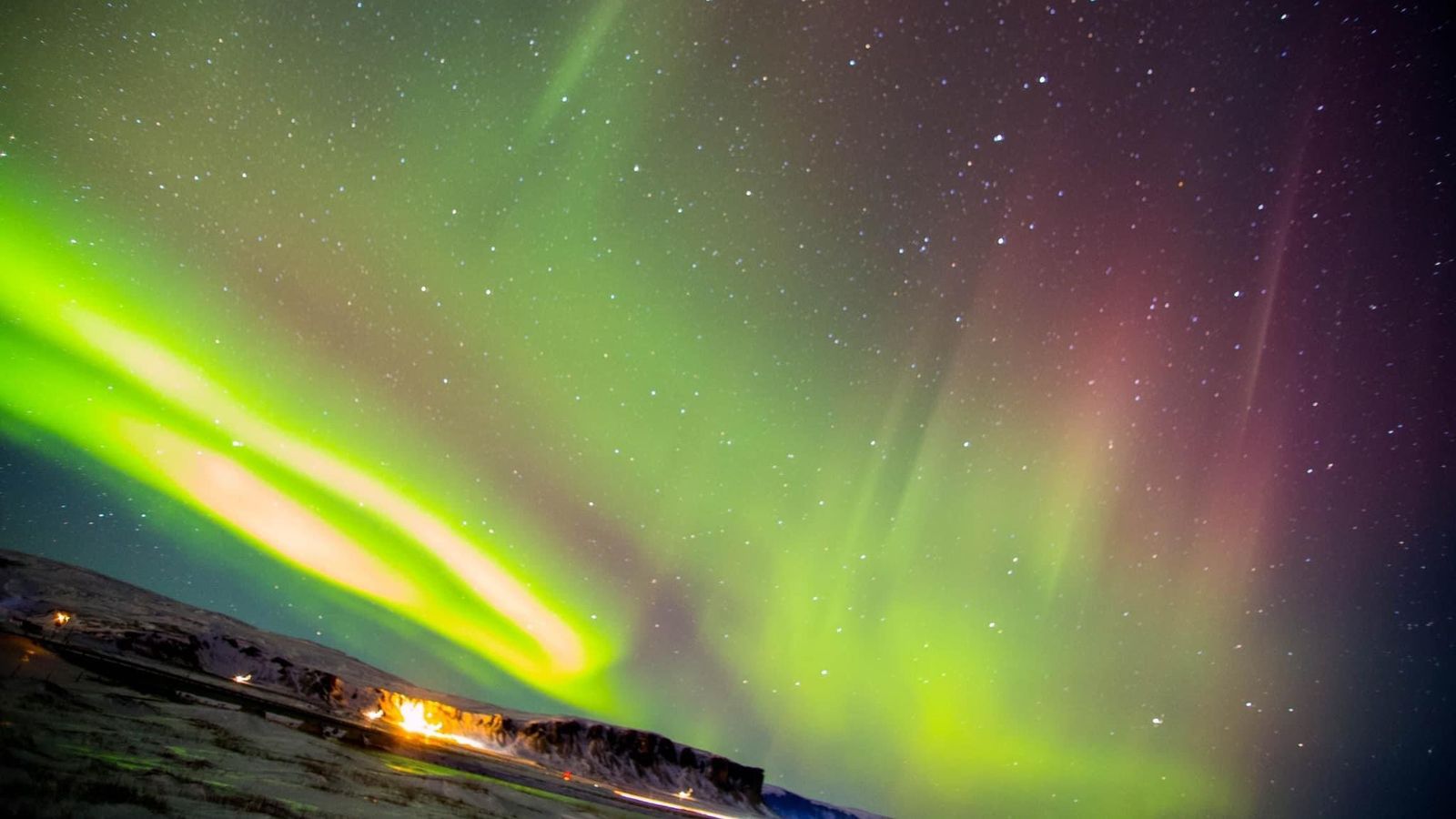 Впечатляващи снимки заснеха Северното сияние над Исландия