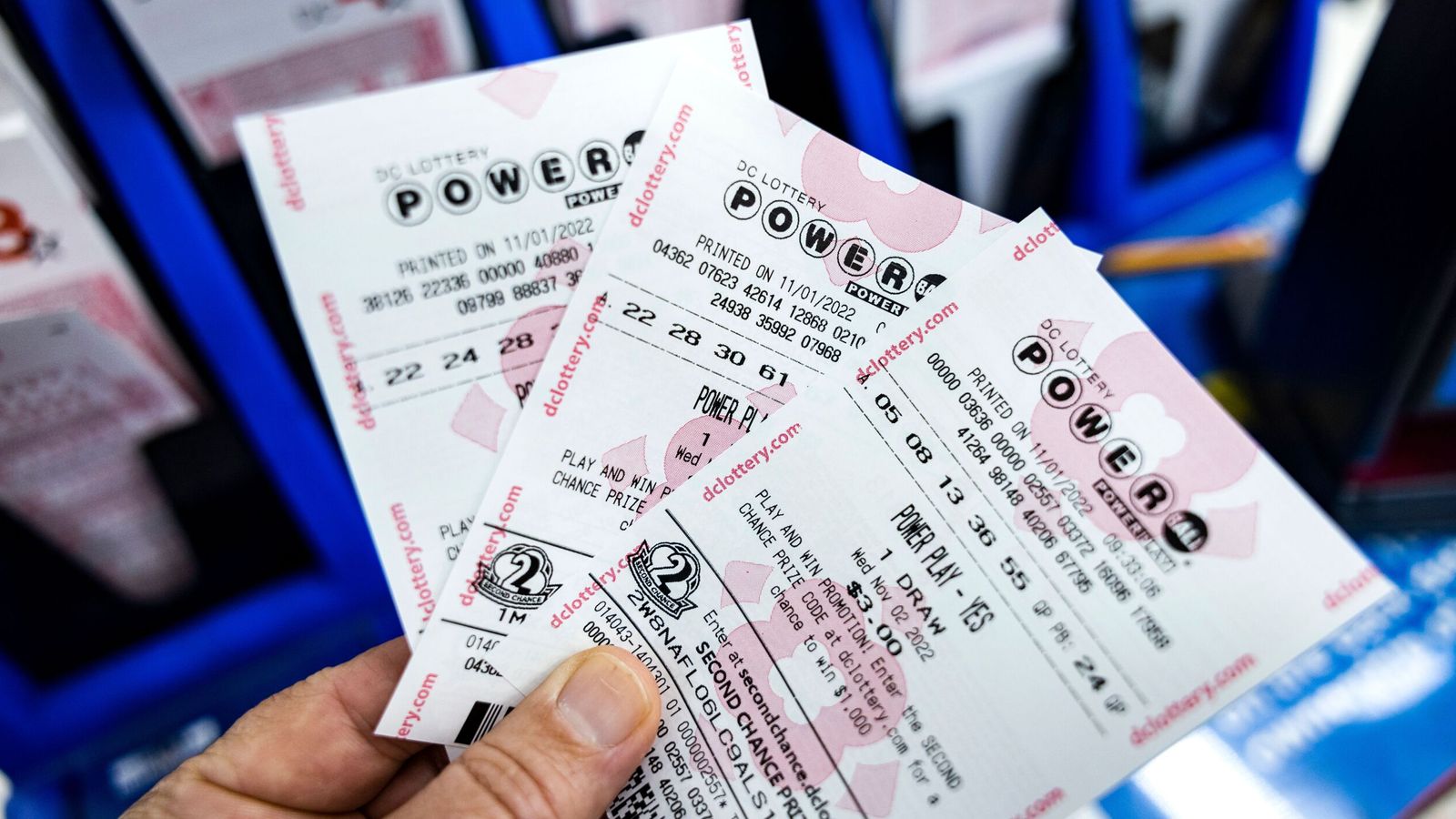 Egy amerikai férfi bepereli a Powerball lottót, miután kiderült, hogy 340 millió dolláros főnyereményét „tévedés” követte |  US News