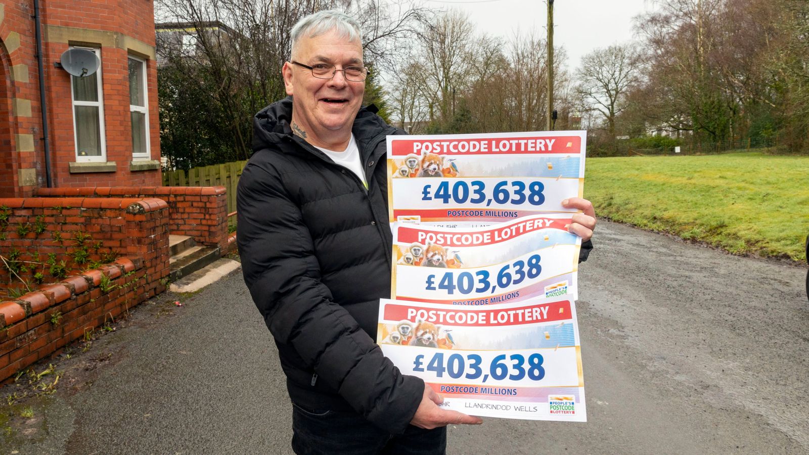 Човек, който спечели над £1,2 милиона, за да стане най-големият победител в лотарията с пощенски код, казва, че вторият баща го е „предсказал“