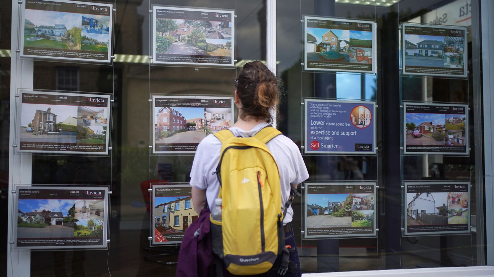 Домовете в Лондон „отнеха два пъти повече време за продажба“ в сравнение с имотите в Шотландия миналата година