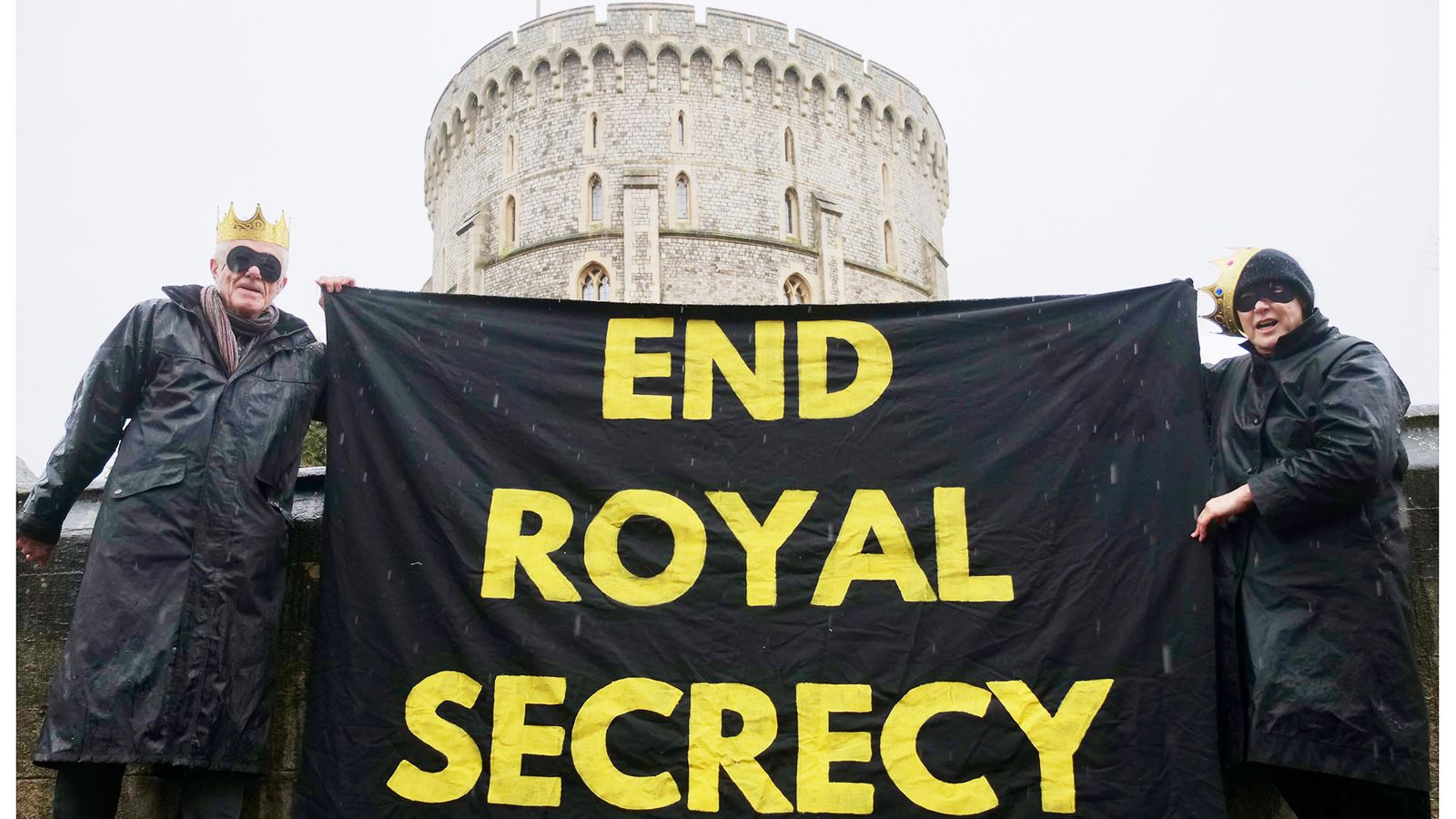 Групови протести срещу монархията в територията на замъка Уиндзор срещу „кралската тайна“