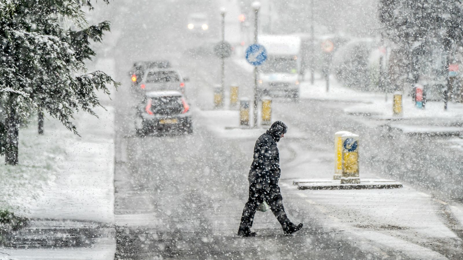 Времето в Обединеното кралство: Възможен е сняг по хълмовете, тъй като по-студените условия се завръщат, казват синоптиците