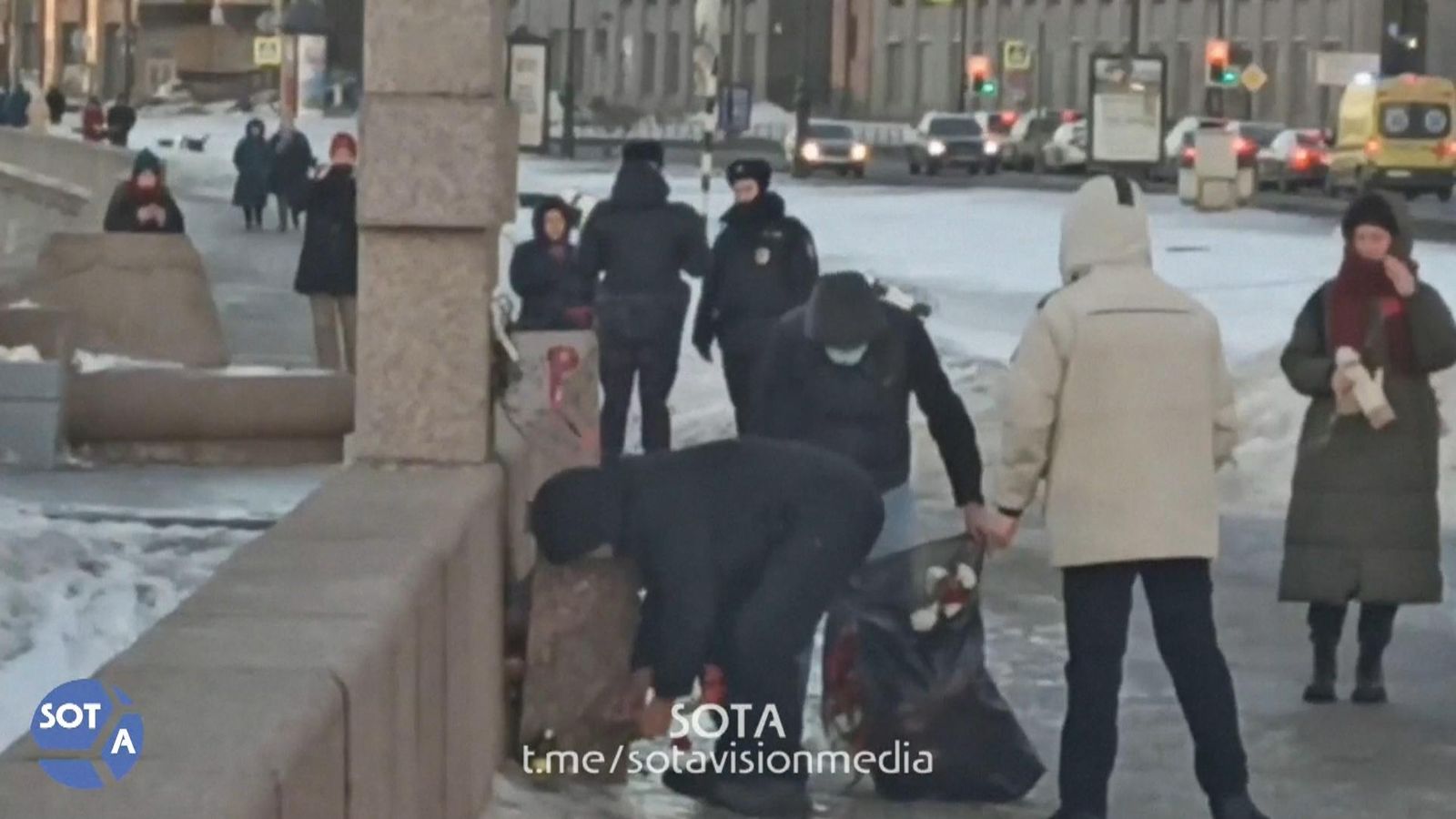 Alexei Navalny: Flowers removed from St Petersburg monument to ...