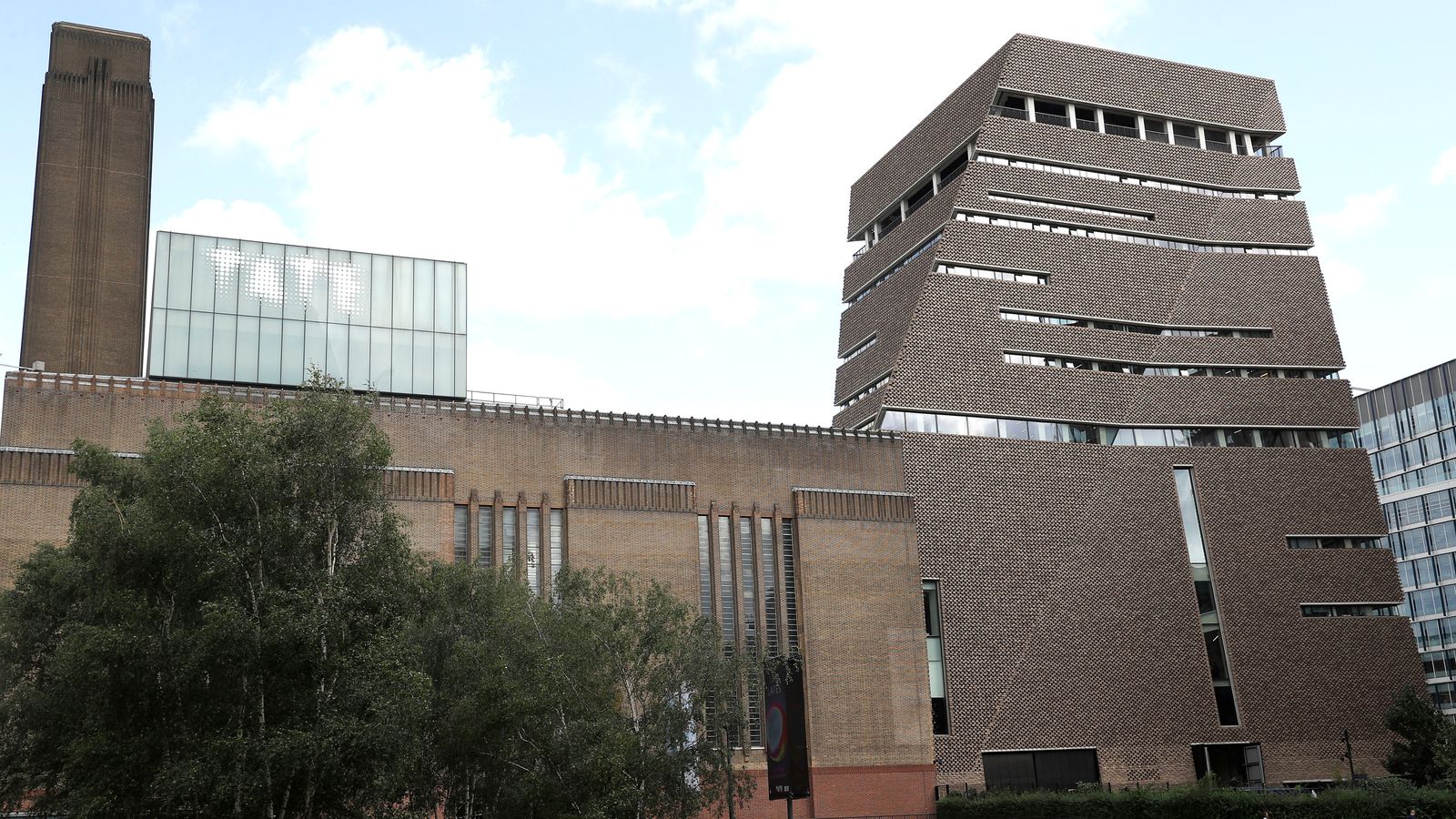 Man dies after falling from London's Tate Modern gallery