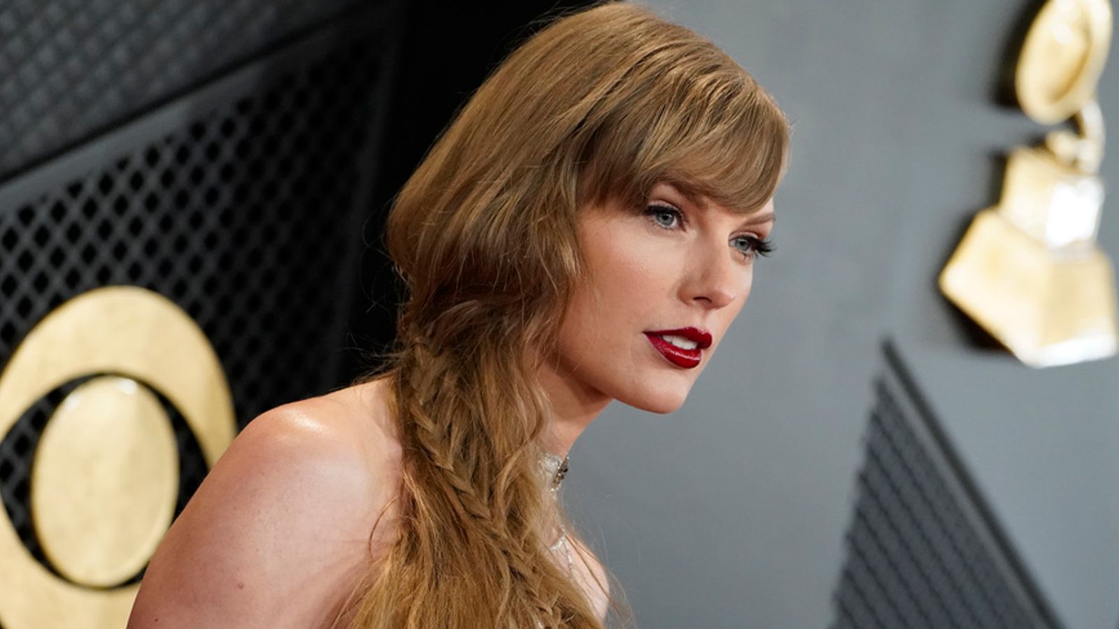 Taylor Swift's lawyers threaten legal action against student who tracks her private jet