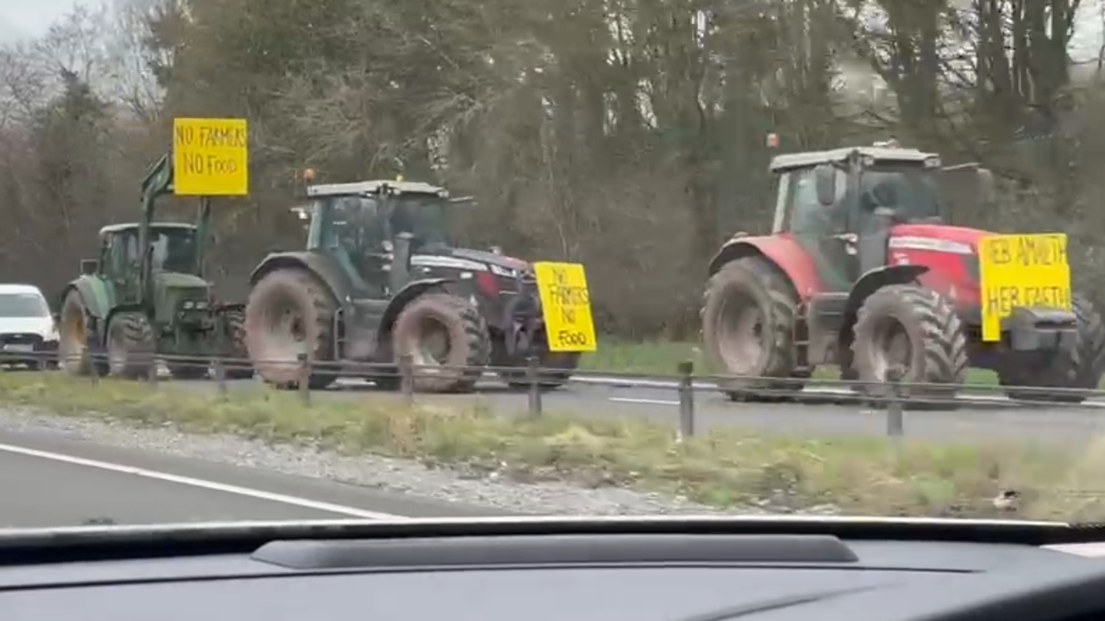 Полицията казва на фермерите да не носят трактори на протеста в Кардиф