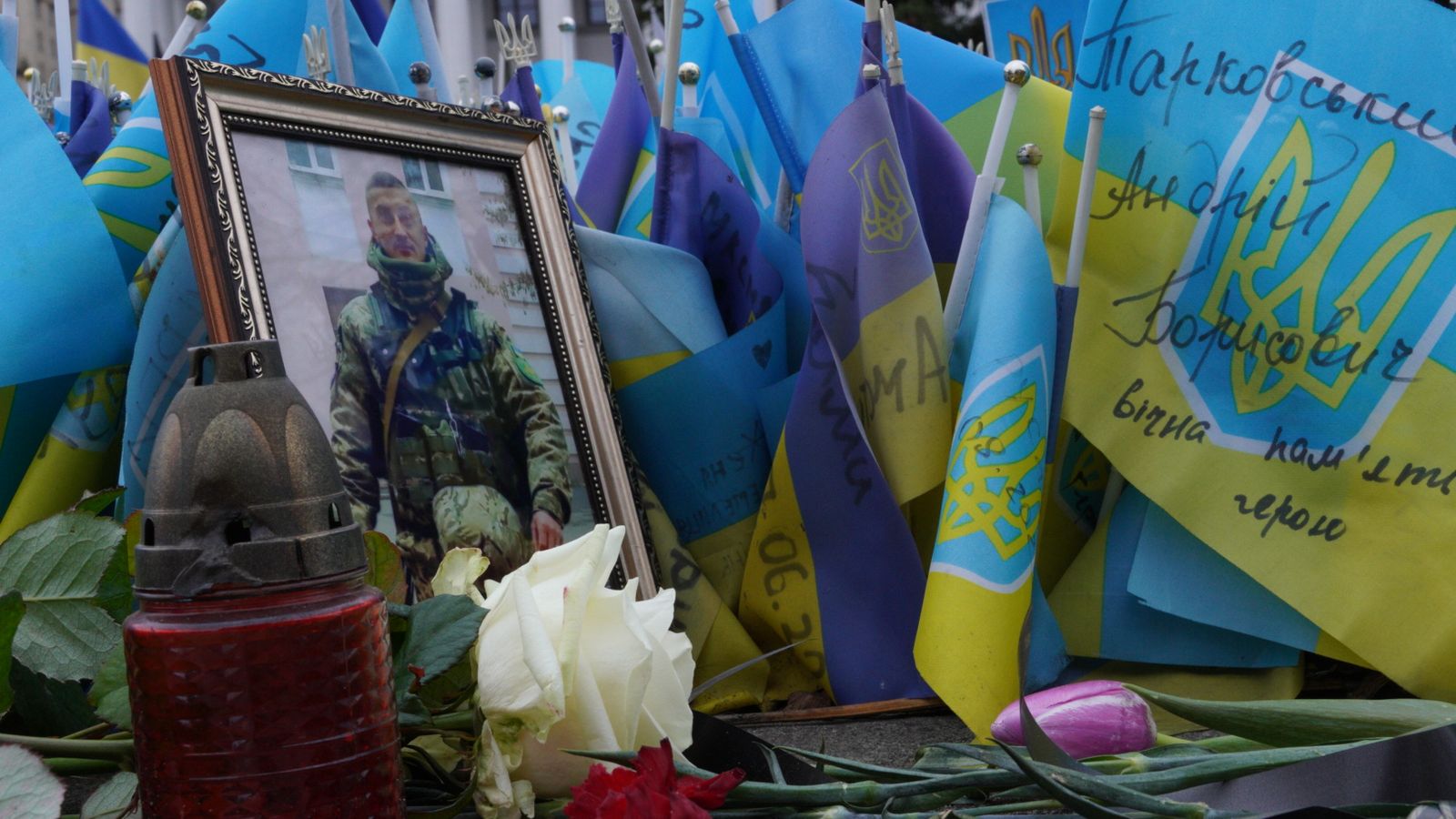 Войната между Украйна и Русия: Ден на траур - и гняв - в Киев по повод годишнината от войната в Украйна
