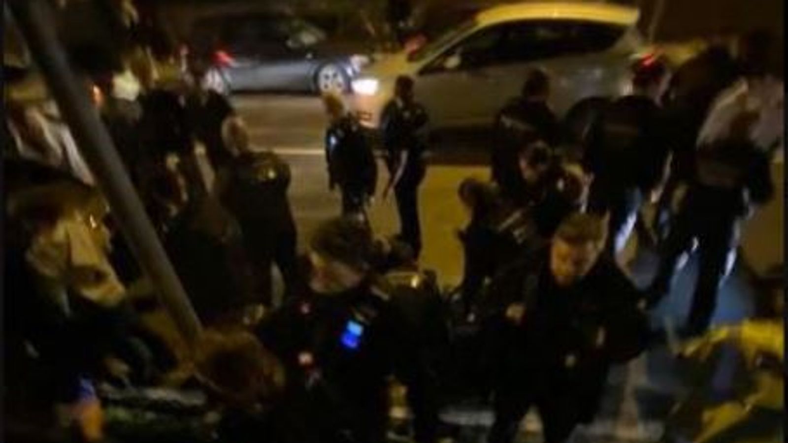 Уъртинг: Полицията апелира, след като стотици тийнейджъри се появиха на домашно парти
