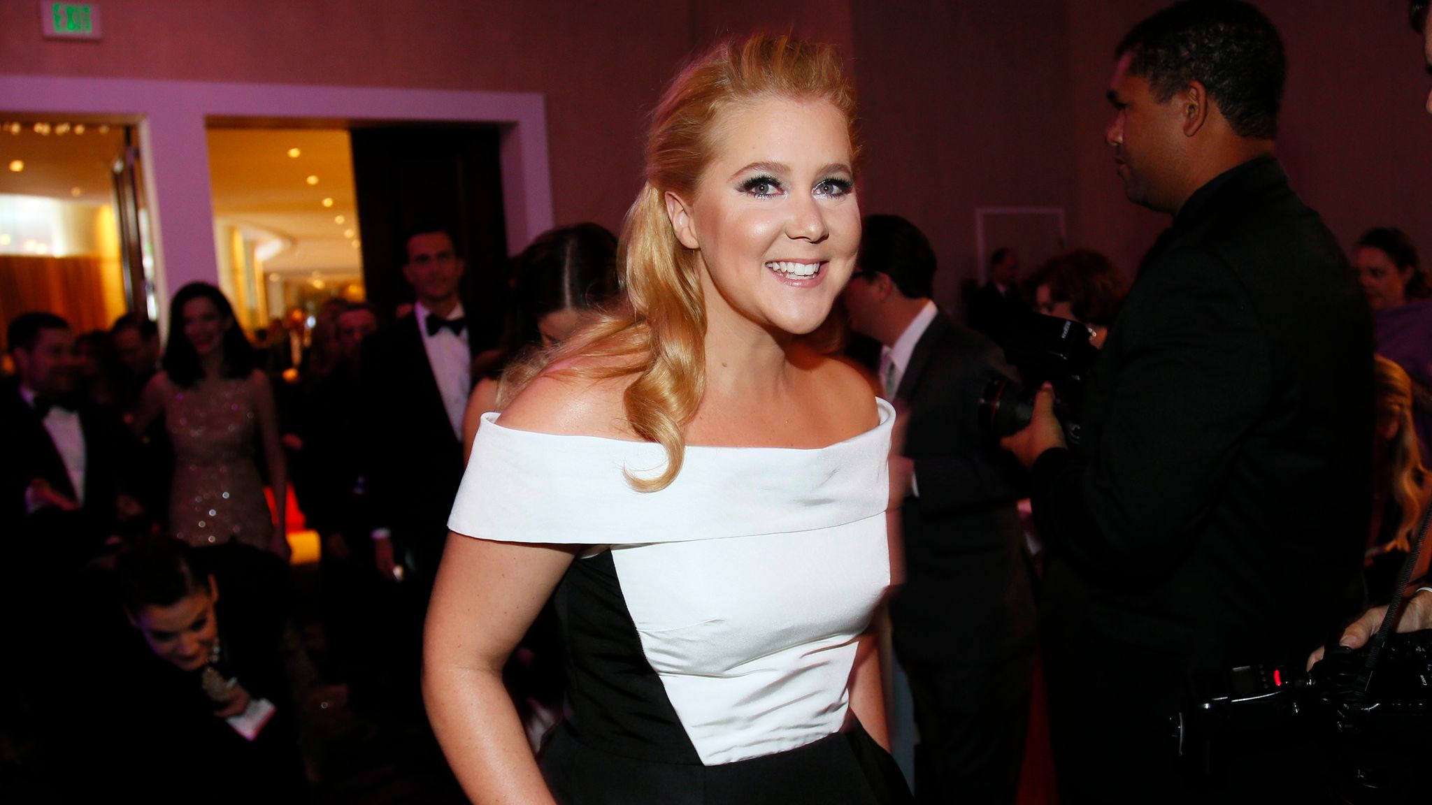 Amy Schumer Shares Cushings Syndrome Diagnosis After Comments On Puffier Face Ents And Arts 