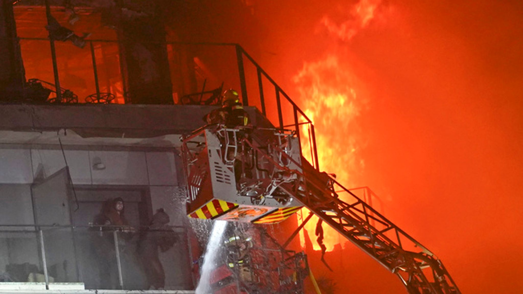 Valencia At least nine dead after huge fire engulfs block of flats in
