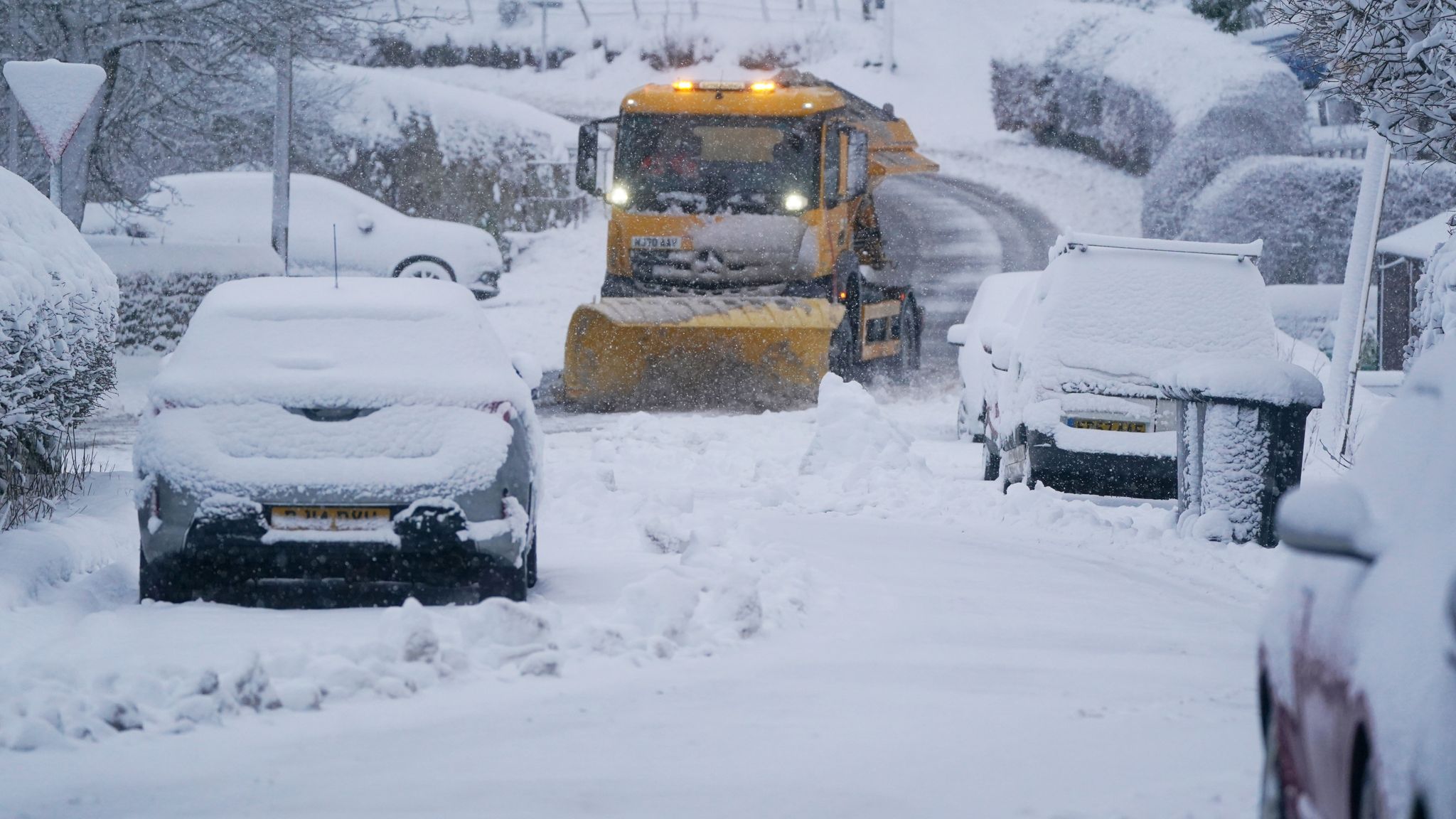 UK weather: Scotland faces snow warning as hundreds of flood alerts ...