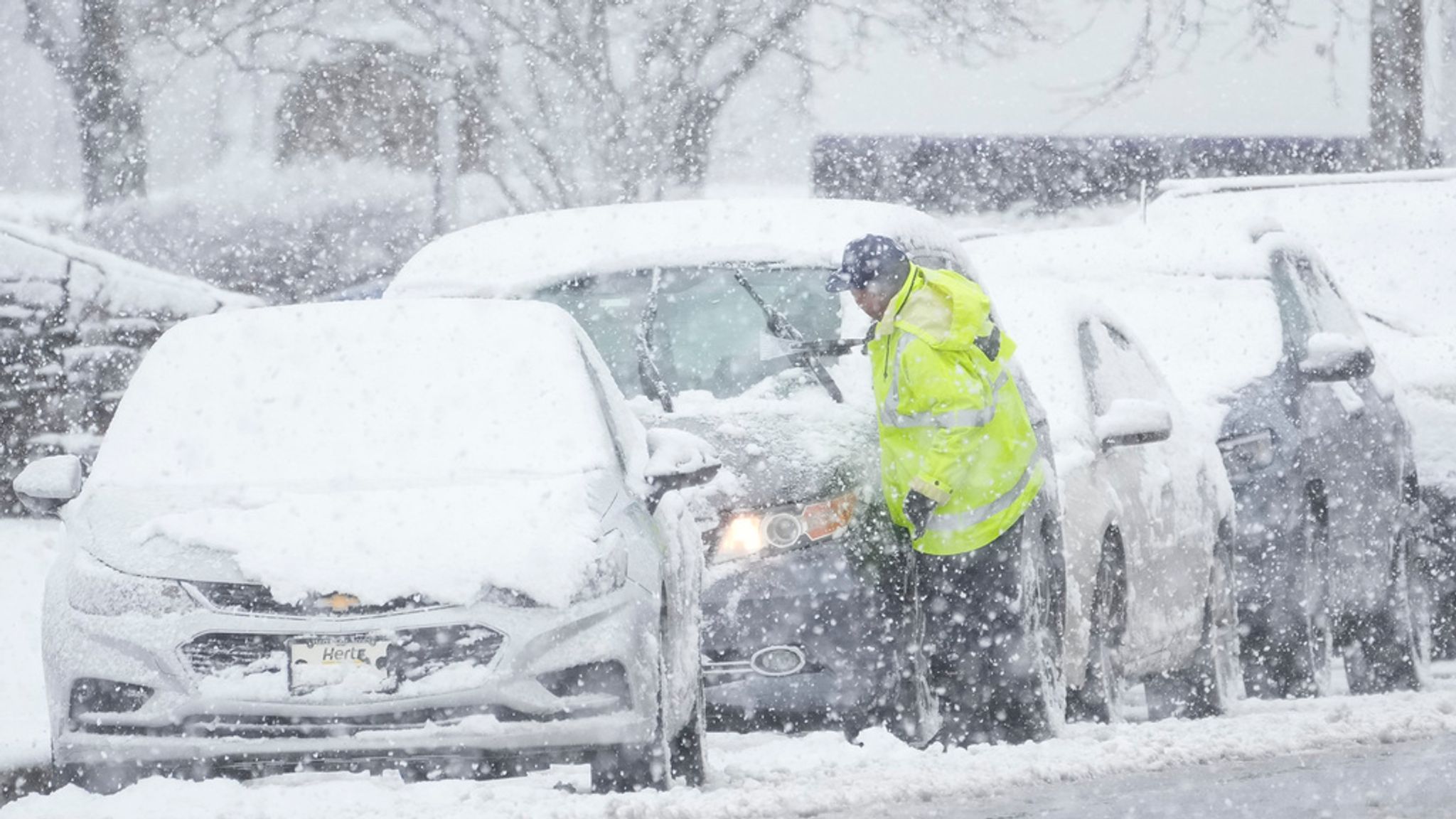 Storm Nor'easter: One dead as heavy snow and strong winds cause Storm Nor'easter: One dead as heavy snow and strong winds cause