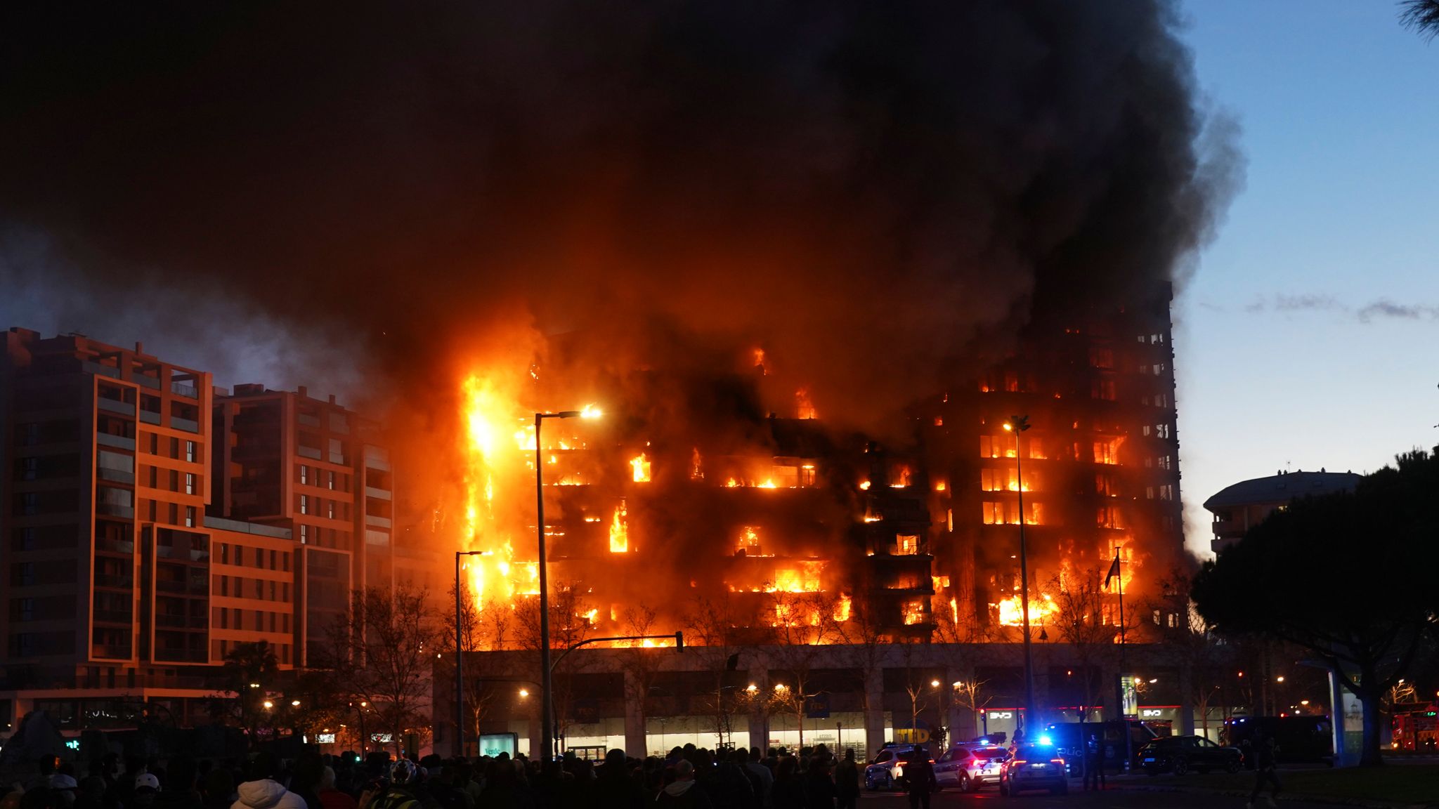 Valencia: At least nine dead after huge fire engulfs block of flats in ...