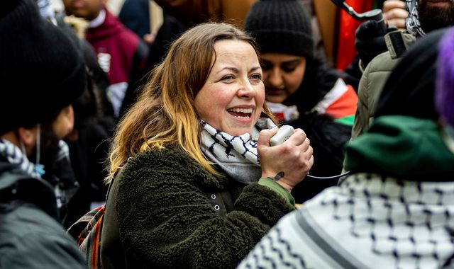 Charlotte Church denies antisemitism accusations after leading choir in pro-Palestinian chant - Vimarsana News