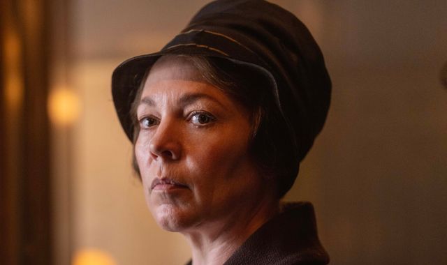 Olivia Colman on shunning social media and pretending no one watches her movies - Vimarsana News