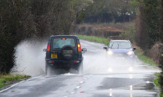 UK weather: Travel disruption fears as yellow warning for rain issued - Vimarsana News