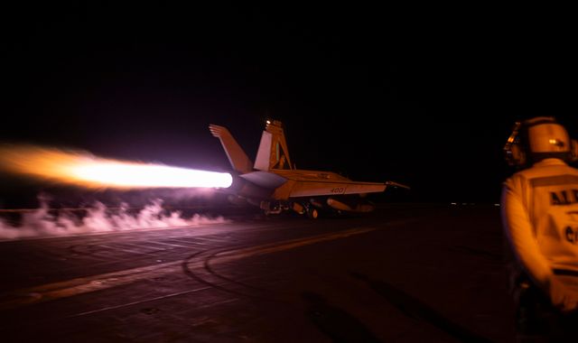 US and UK launch fresh strikes against 36 Houthi targets in Yemen - Vimarsana News