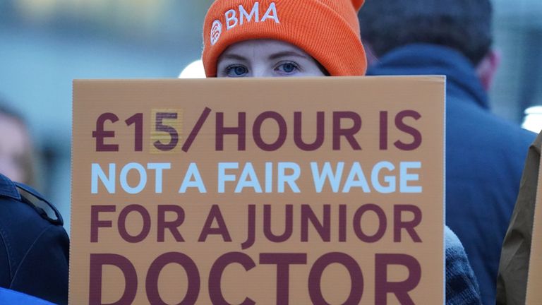 NHS strike action Junior doctors announce fresh extended walkout