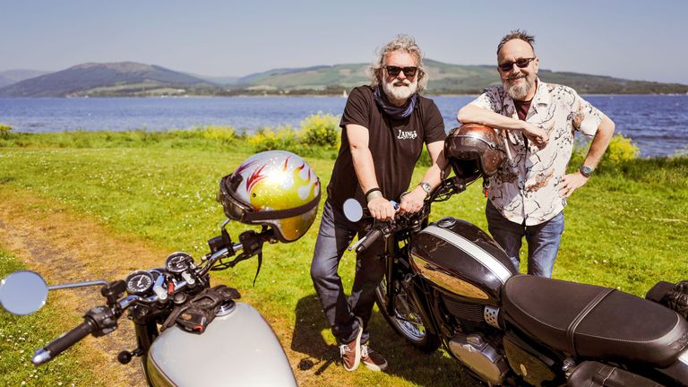 ديف مايرز (يمين) وسي كينغ في فيلم Hairy Bikers Go West.  الموافقة المسبقة عن علم: ساوث شور للإنتاج / جون بوست / بي بي سي