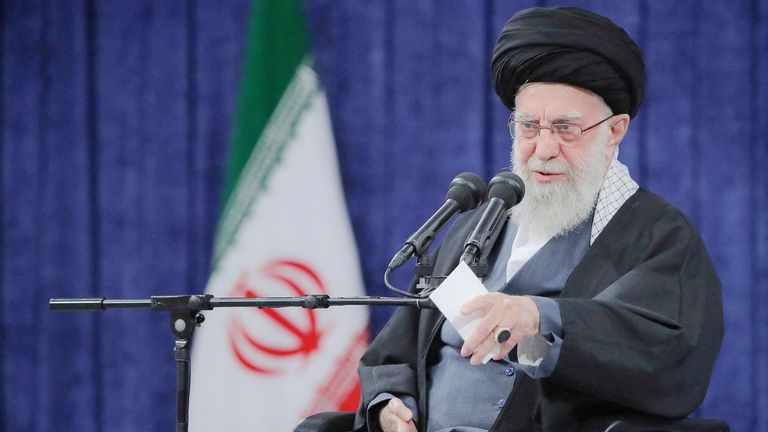 Iran&#39;s Supreme Leader Ayatollah Ali Khamenei speaks during a meeting with members of the Air Force in Tehran, Iran 
Piv:WANA/Reuters
