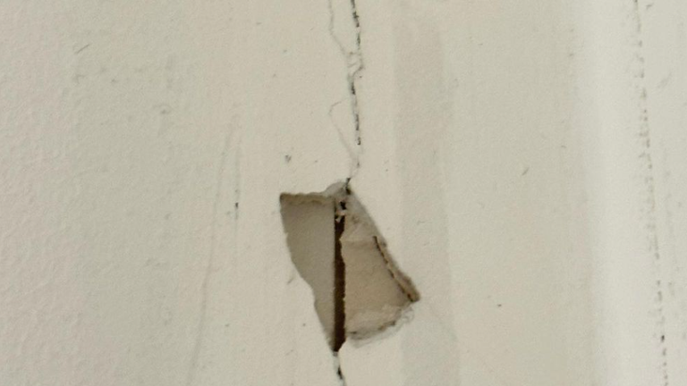 Internal cracks in Dan&#39;s walls 