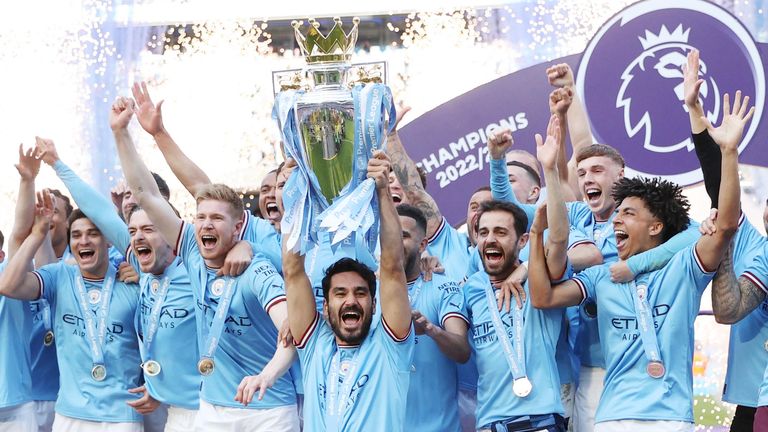 Manchester City&#39;s Ilkay Gundogan lifts the trophy as he celebrates with teammates after winning the Premier League.
Pic:Reuters
