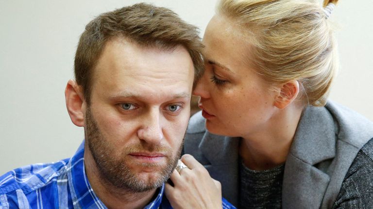 FILE PHOTO: Russian opposition leader Alexei Navalny and his wife Yulia attend a hearing at the Lublinsky district court in Moscow, Russia, April 23, 2015. REUTERS/Tatyana Makeyeva/File Photo