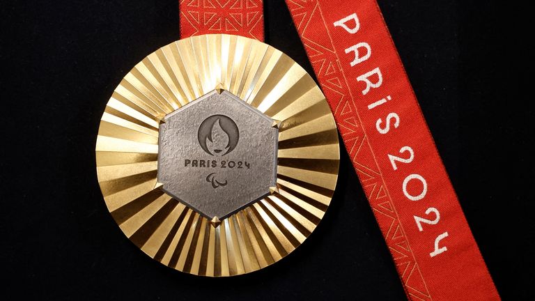 Një medalje e artë e Lojërave Paralimpike Paris 2024. Foto: Reuters