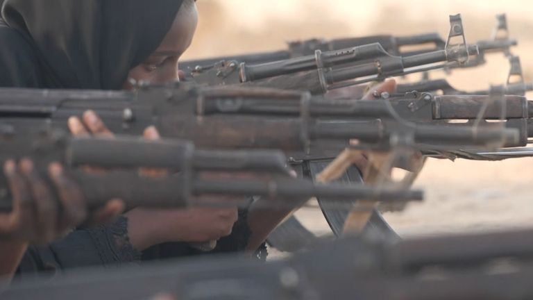 Women take up arms to fight Sudan&#39;s RSF 
