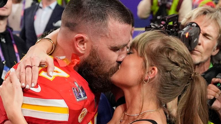 Kansas City Chiefs tight end Travis Kelce (87) hugs Taylor Swift after the NFL Super Bowl 58 football game against the San Francisco 49ers, Sunday, Feb. 11, 2024, in Las Vegas.  The Chiefs won 25-22.  (AP Photo/John Locher)