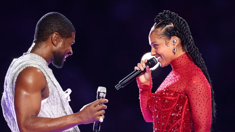 Usher et Alicia Keys.  Photo : Mark J Rebilas-USA TODAY Sports/Reuters