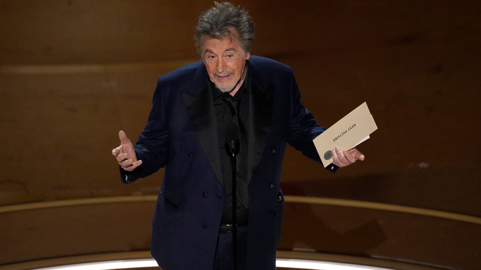 Оскари 2024: Опенхаймър печели най-добър филм, тъй като Ал Пачино прави грешка