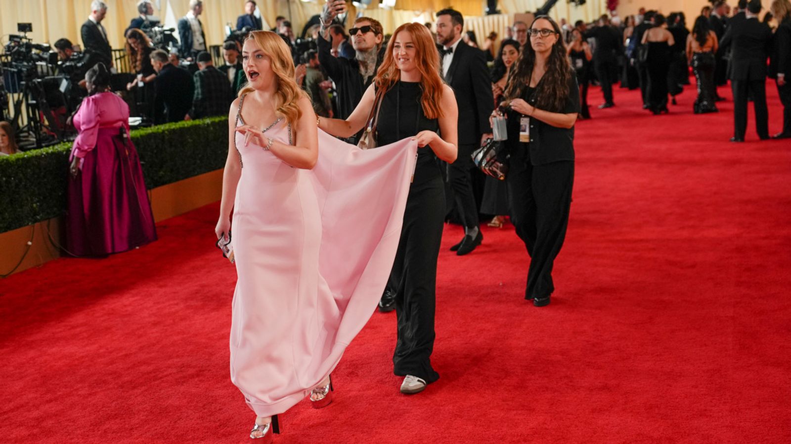 Мода за Оскари 2024: Всички тоалети на знаменитости от червения килим