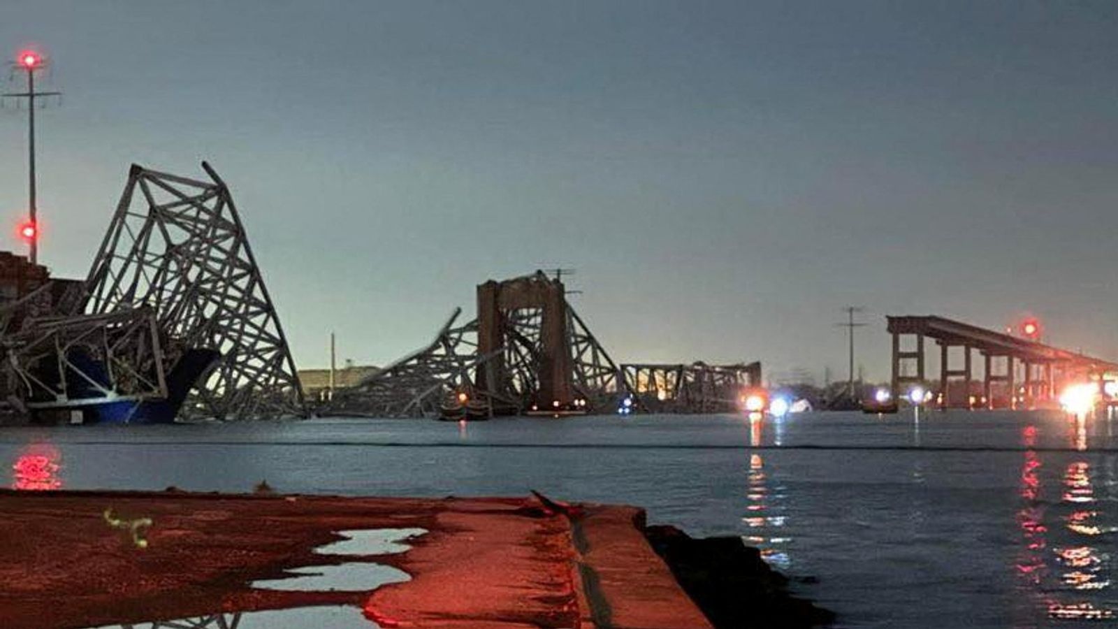 Изображение Мостът Франсис Скот Кий в Балтимор се срути след
